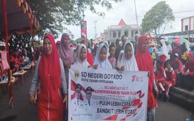 Keluaga Besar SDN Doyado Jalan Sehat Bersama Pemkot Tidore Kepulauan